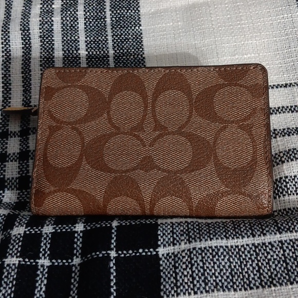 Coach - Picture 2 of 7